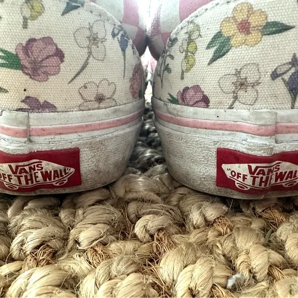 Vans Off The Wall, Women’s 8, Mens 6.5
Floral Pink Checker Slip-On Sneakers - Picture 5 of 9